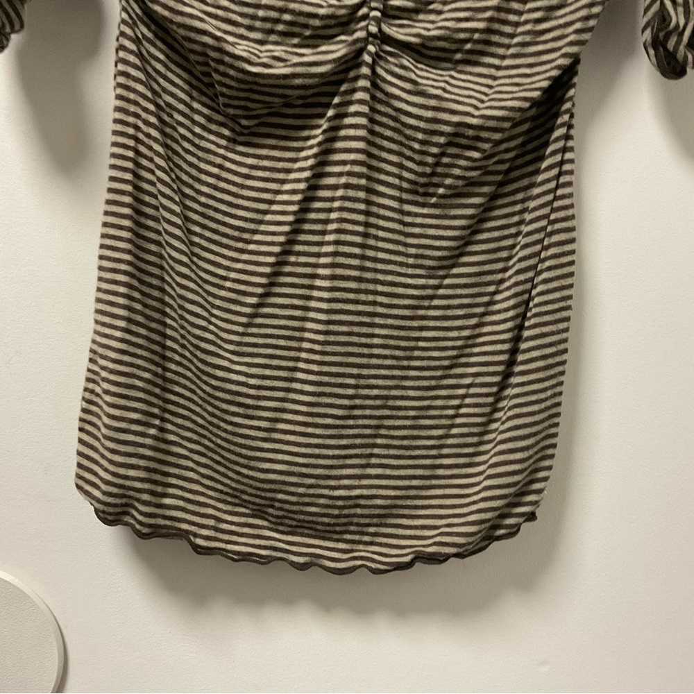 Max Studio Pleated Striped Brown & Tan Rayon Spandex Blend Short Sleeve Top! - Picture 3 of 9